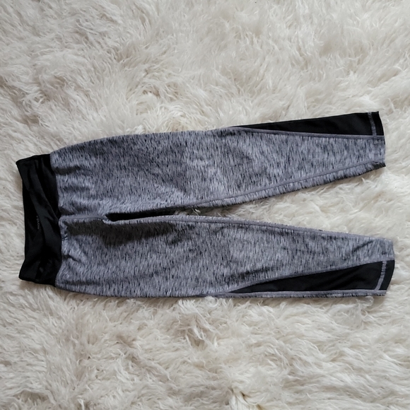 Manduka Cut Out Wrap Band Stone Melange Cropped Leggings - Picture 2 of 12